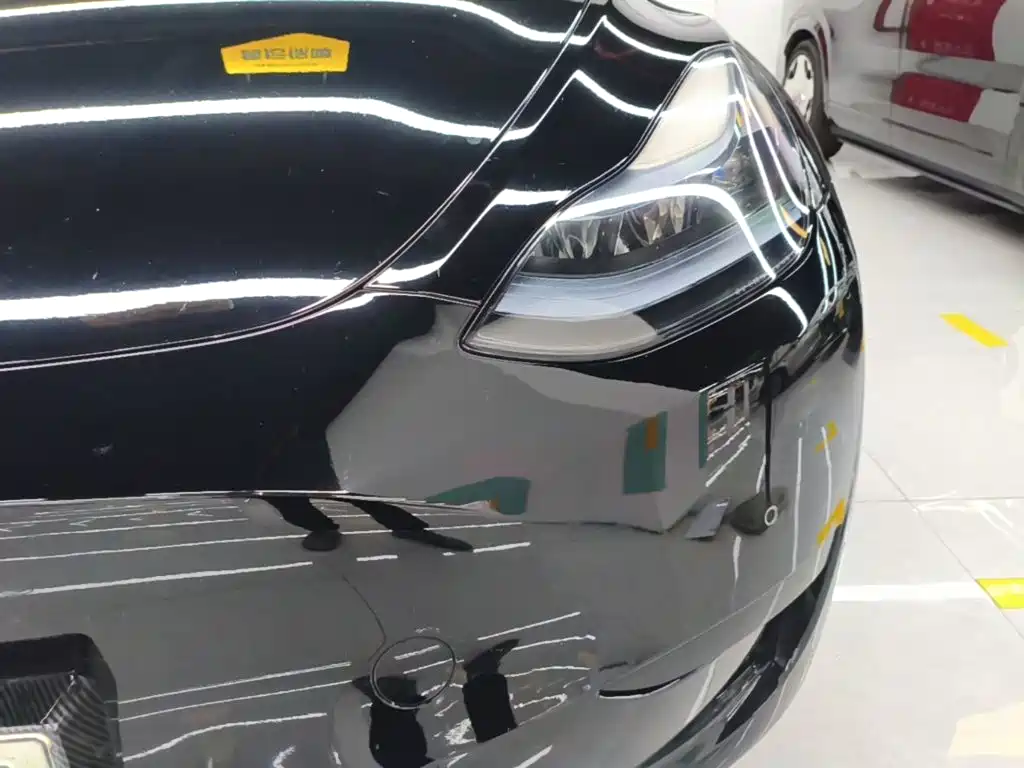 Tesla Model Y — миниатюра 24