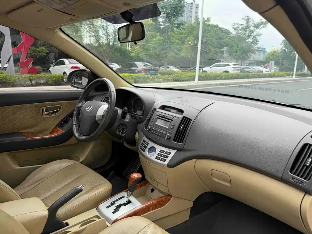 Hyundai Elantra — миниатюра 8