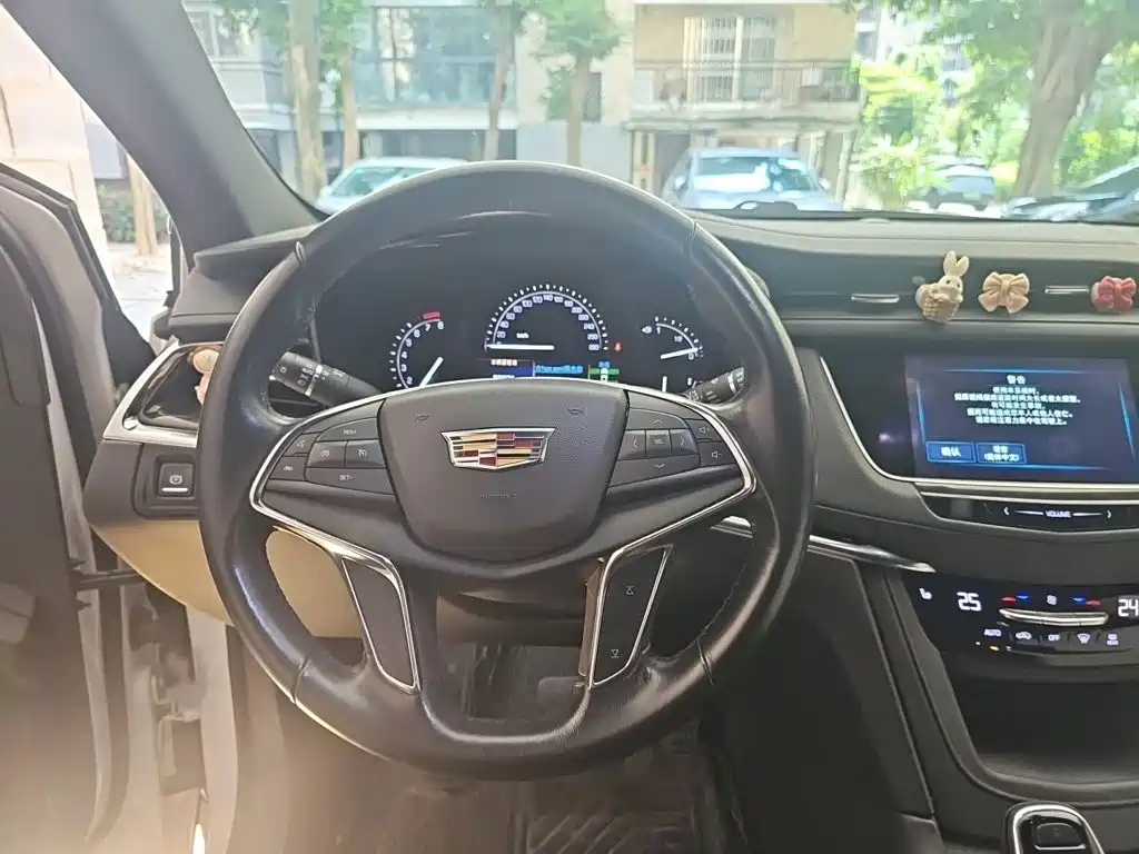 Cadillac XT5 — миниатюра 3