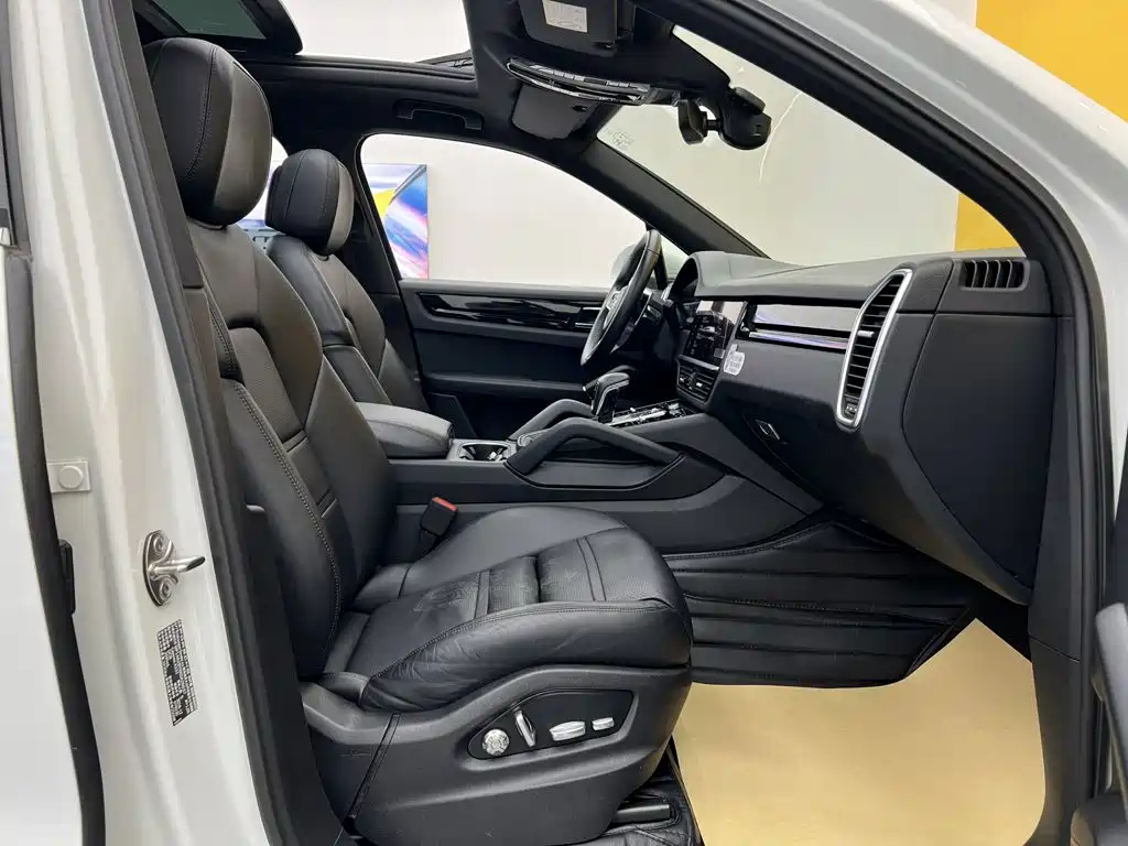 Porsche Cayenne — миниатюра 19