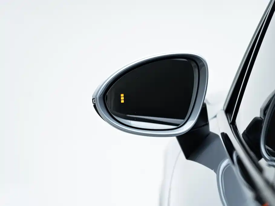Porsche Cayenne — миниатюра 7