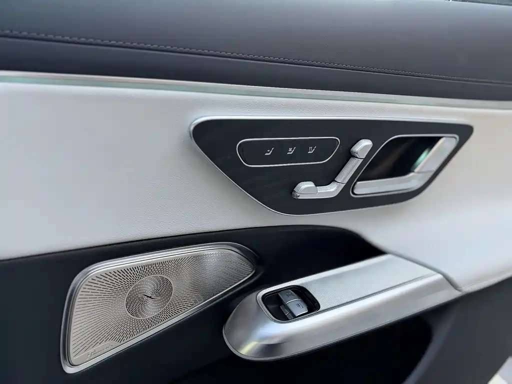 Mercedes-Benz E-Class — миниатюра 13