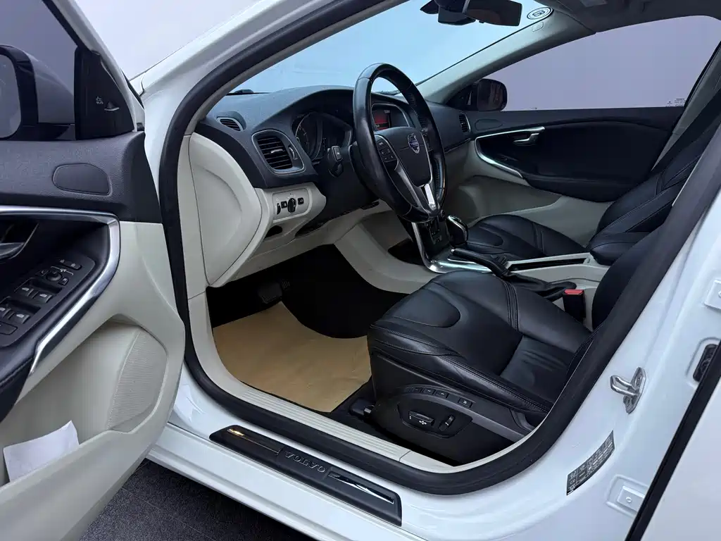 Volvo V40 — миниатюра 4