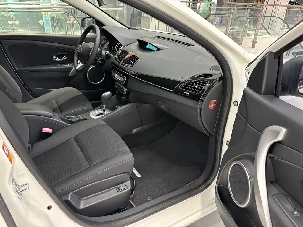 Renault Fluence — миниатюра 7