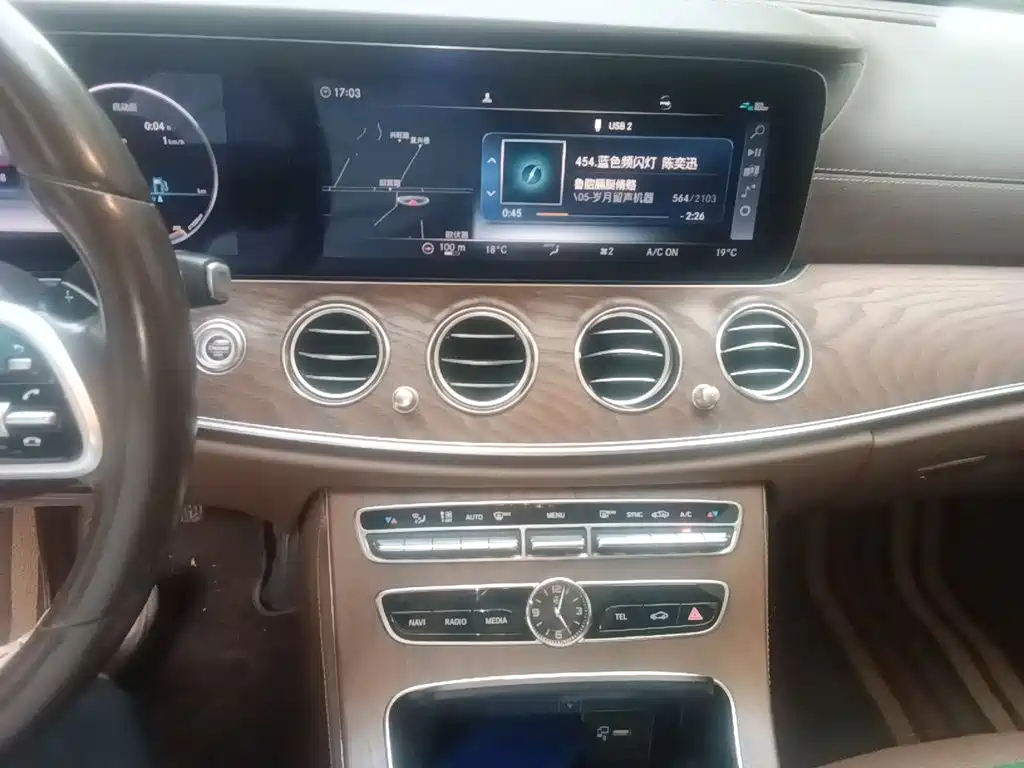 Mercedes-Benz E-Class — миниатюра 14