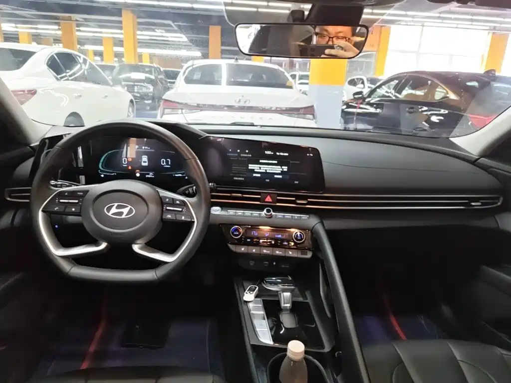Hyundai Elantra — миниатюра 13