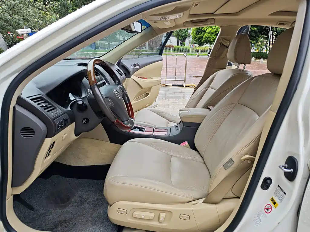 Lexus ES — миниатюра 9
