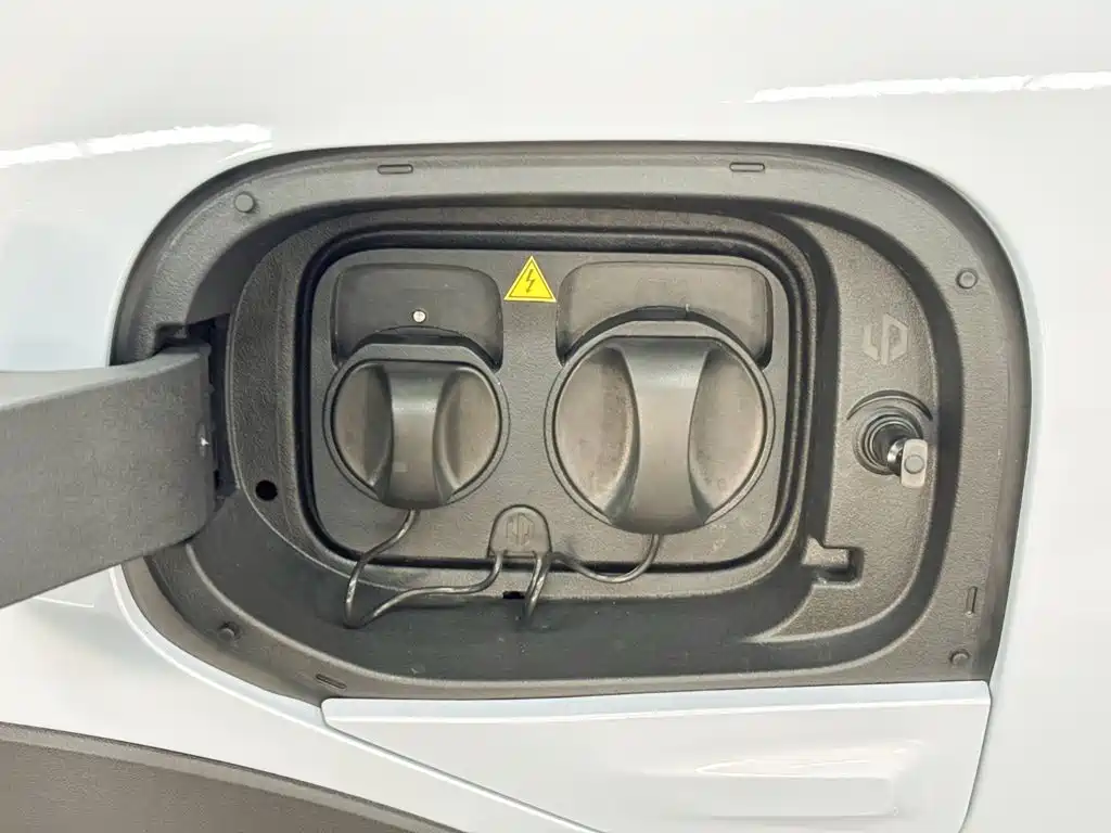 Leapmotor Leapmotor A10 — миниатюра 12