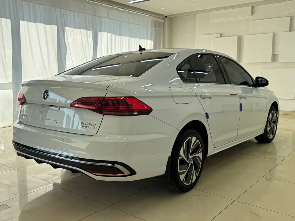 VOLKSWAGEN BORA
