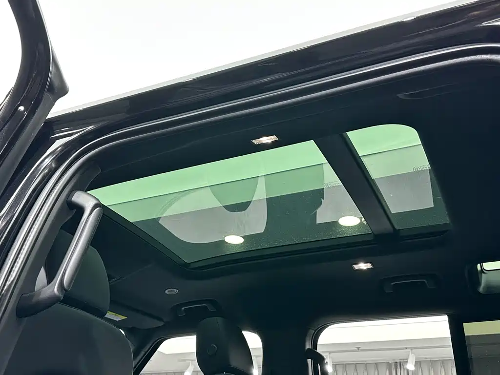 Land Rover Defender — миниатюра 24