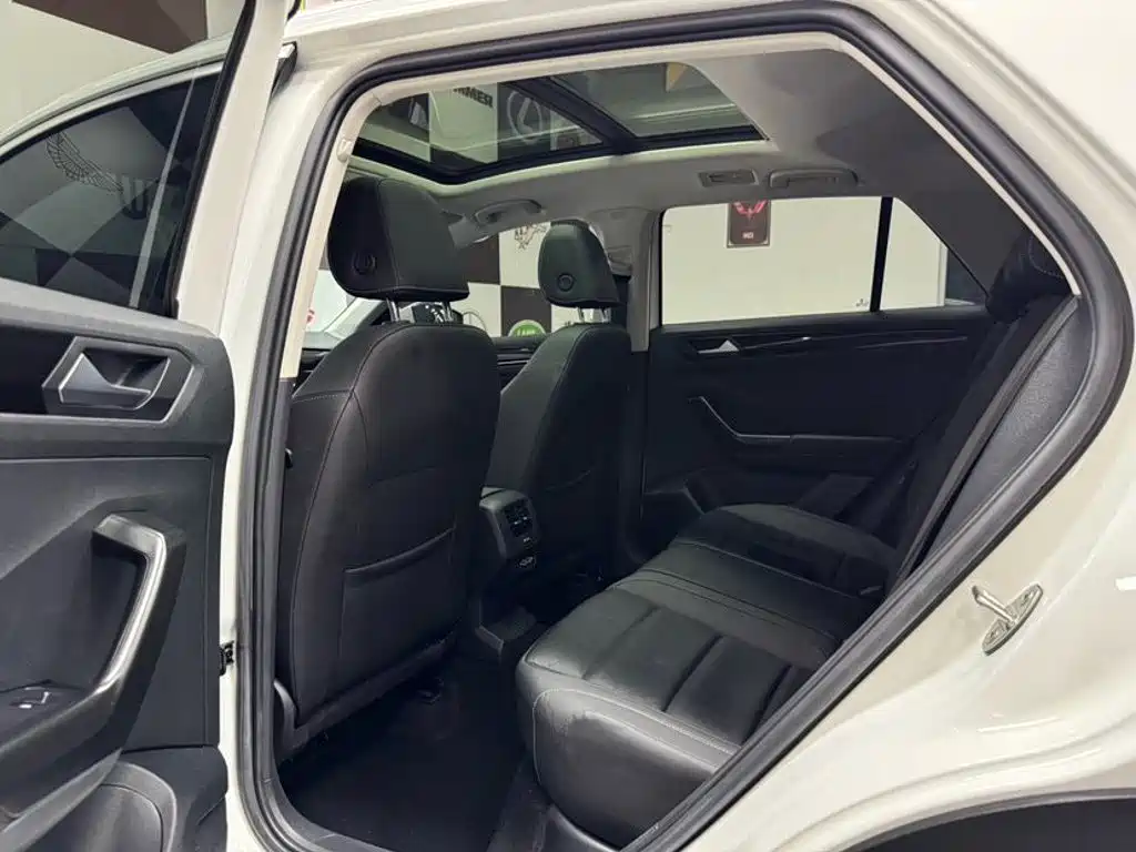Volkswagen T-Roc — миниатюра 8