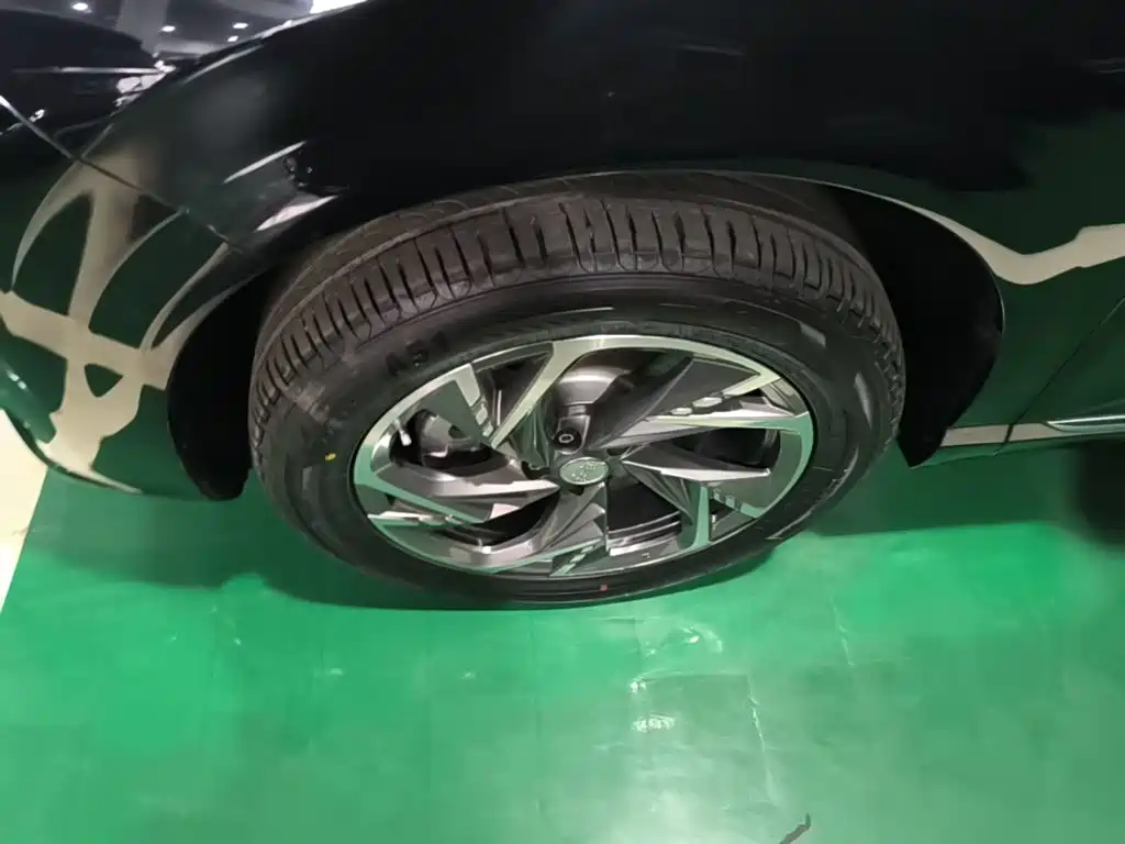 Hongqi Hongqi HS3 PHEV — миниатюра 23