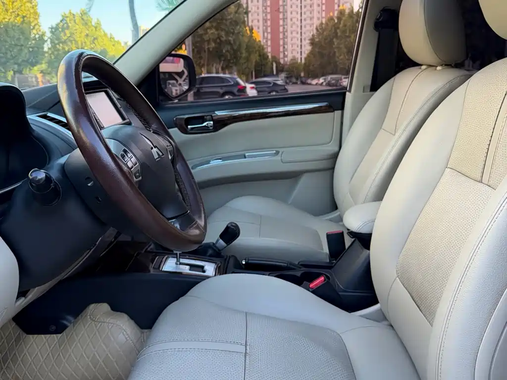 Mitsubishi Pajero Sport — миниатюра 8