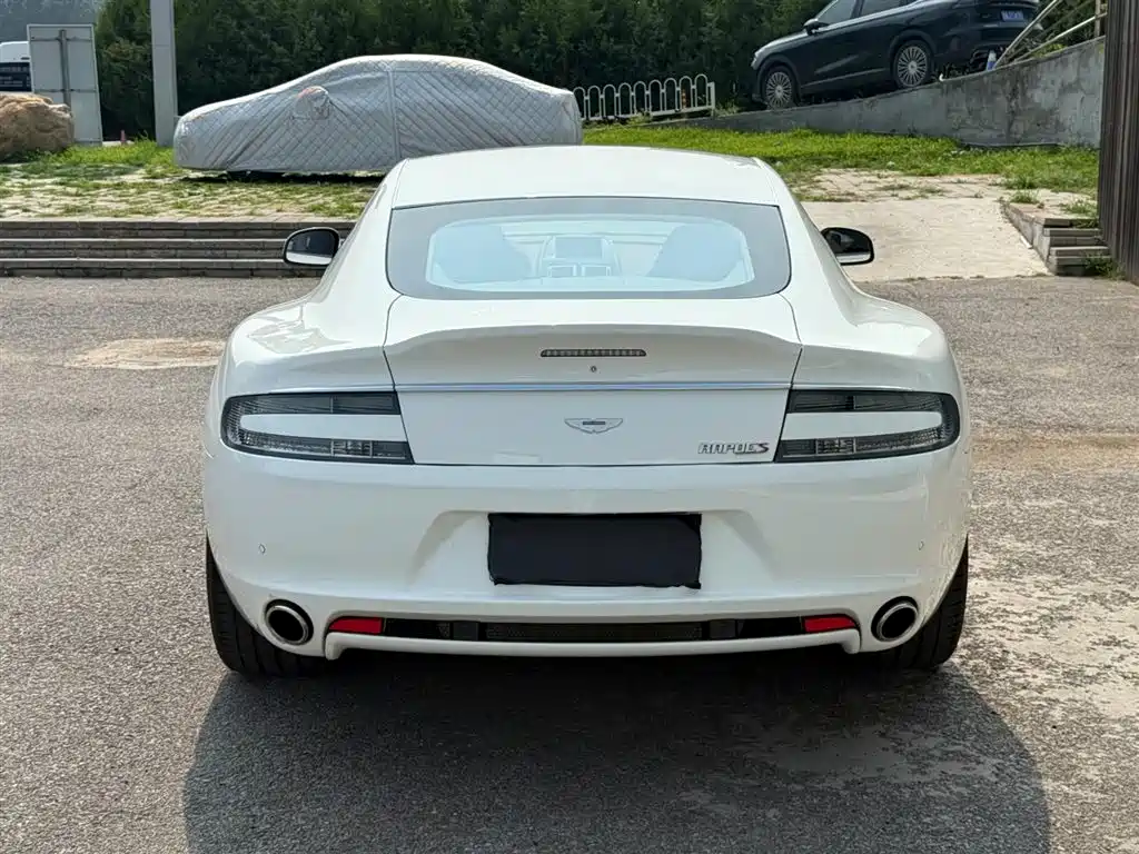 Aston Martin Rapide — миниатюра 9