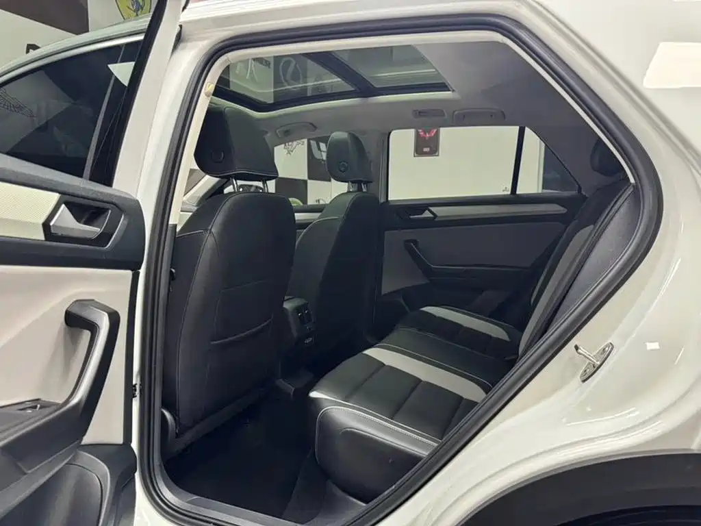 Volkswagen T-Roc — миниатюра 8