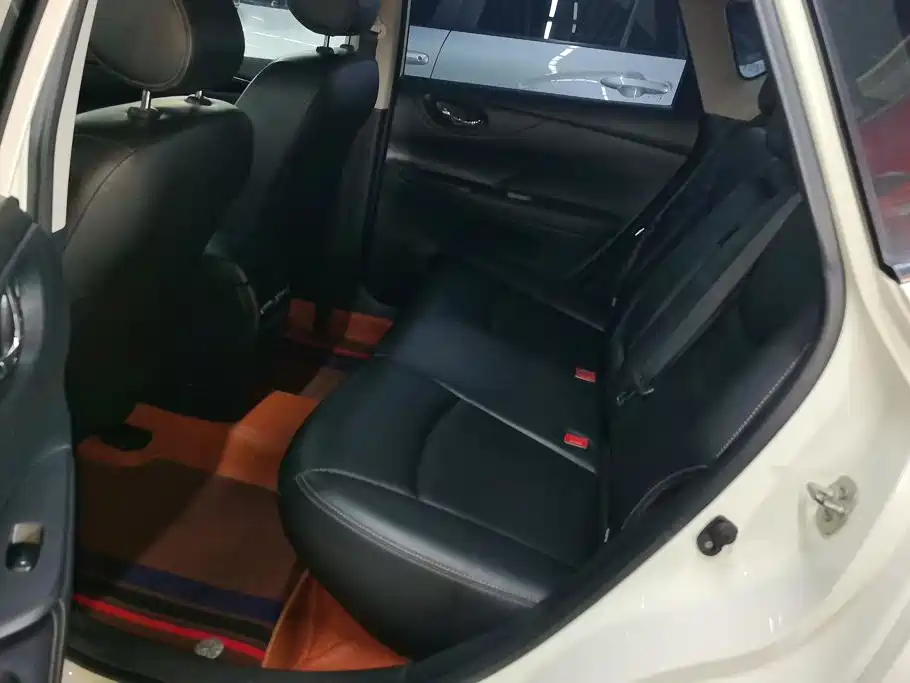 Nissan Tiida — миниатюра 11