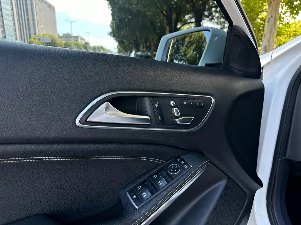 Mercedes-Benz GLA — миниатюра 6