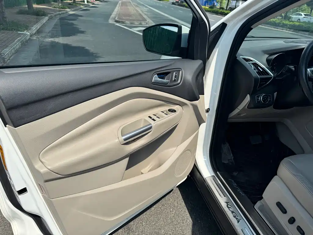Ford Kuga 2.0L GTDi 4WD Elite Type, фото 11