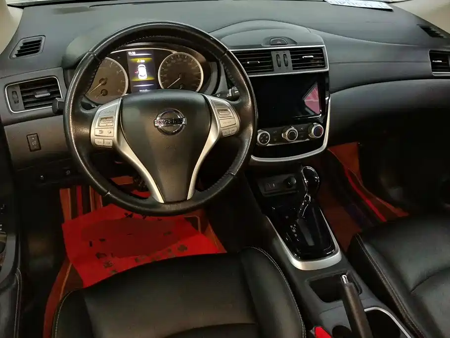Nissan Tiida — миниатюра 12