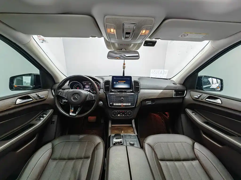 Mercedes-Benz GLE (Import) — миниатюра 10