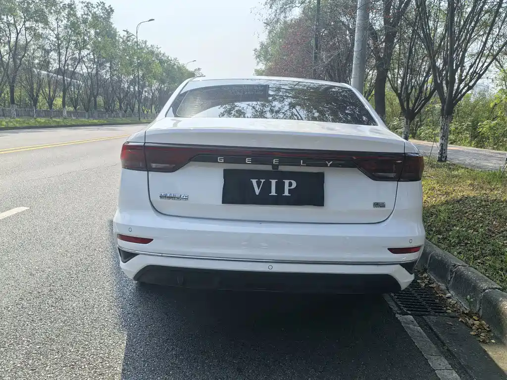 Geely Emgrand — миниатюра 8