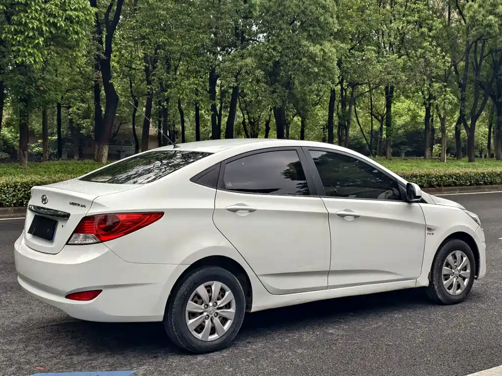 Hyundai Verna — миниатюра 7