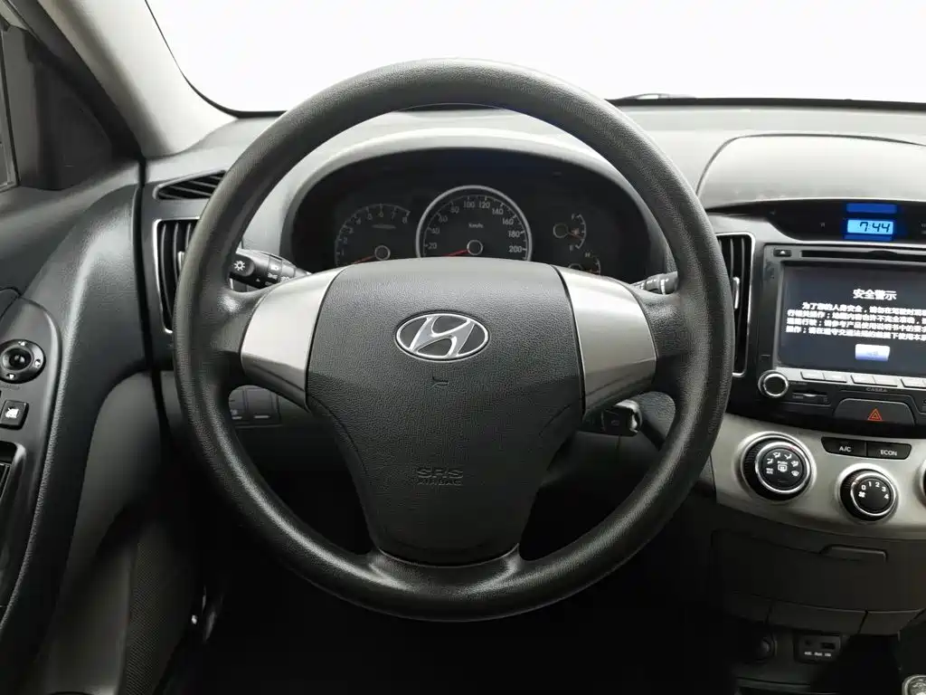 Hyundai Elantra — миниатюра 11
