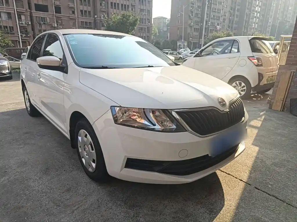 Skoda Rapid — миниатюра 4