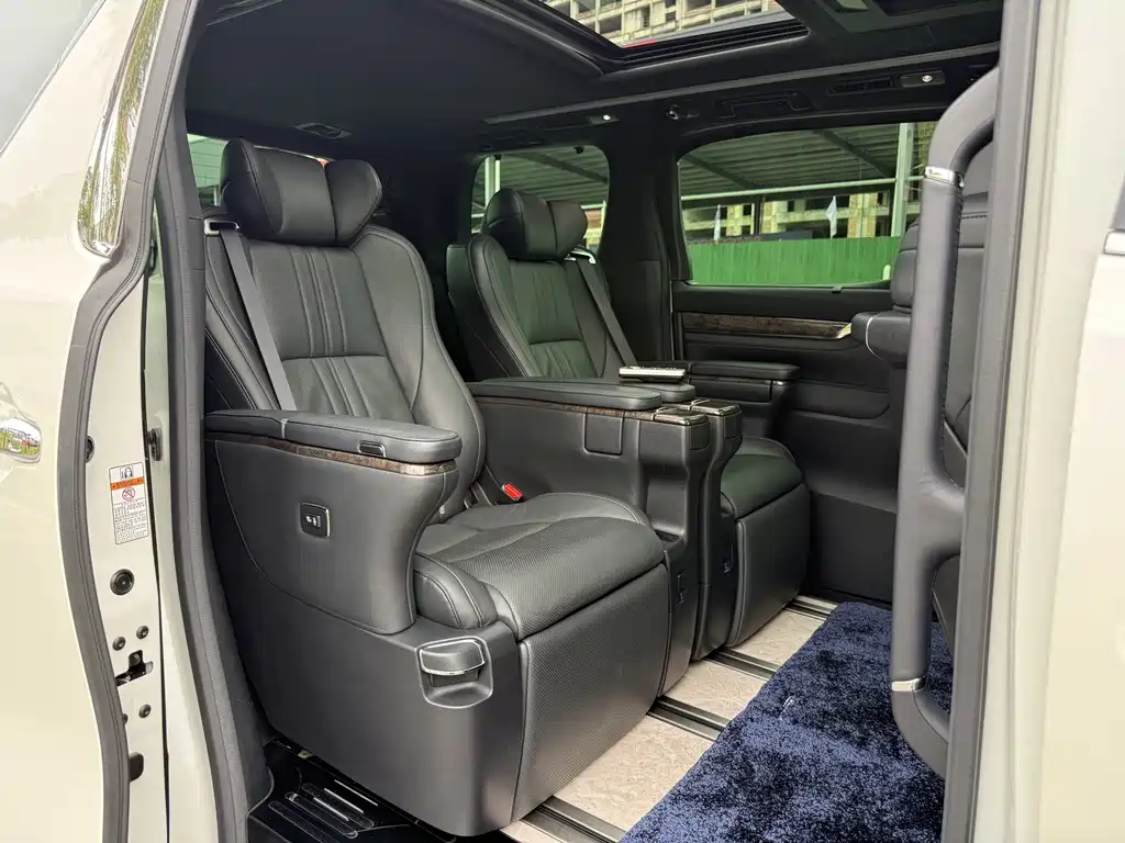Toyota Vellfire — миниатюра 10