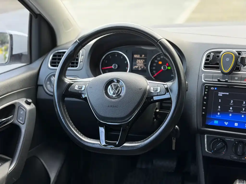 Volkswagen Polo — миниатюра 8
