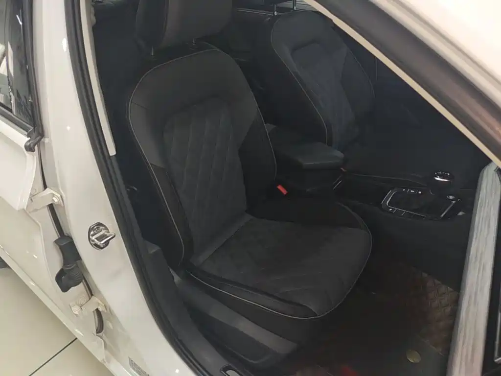 Volkswagen Sagitar — миниатюра 25