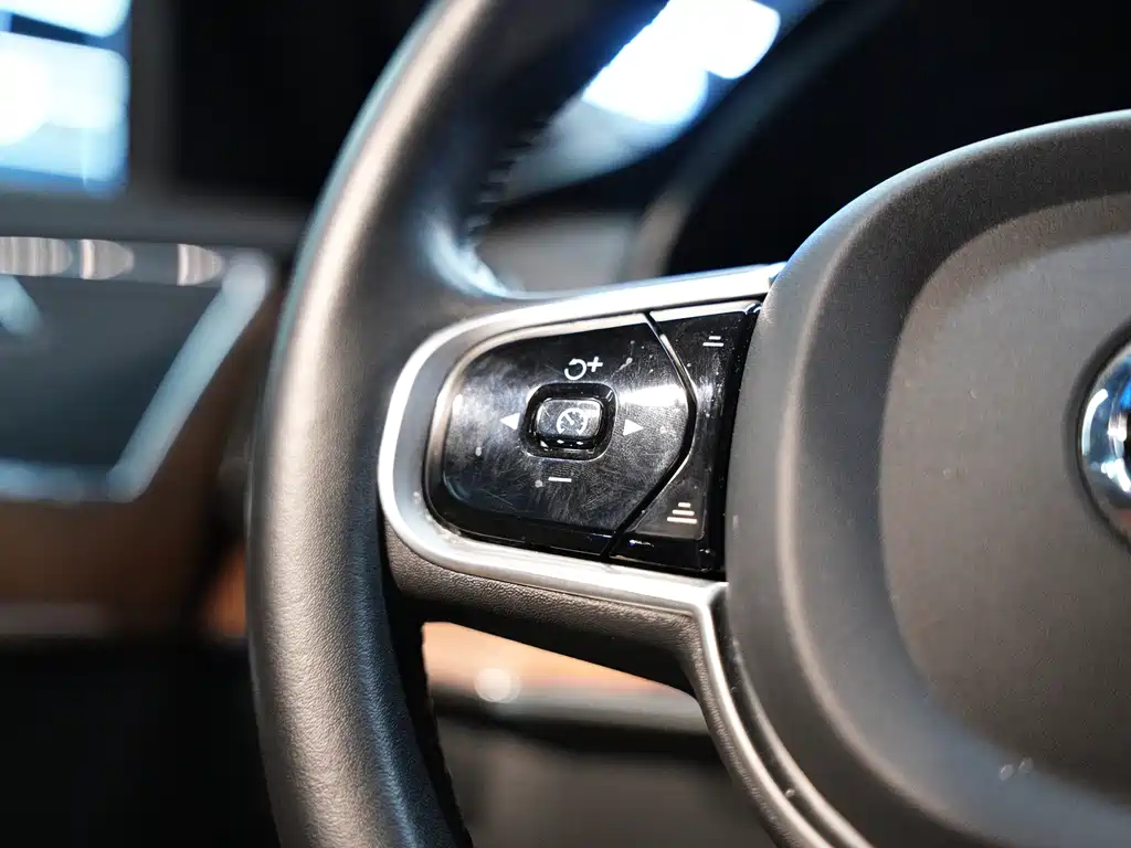 Volvo XC90 — миниатюра 7
