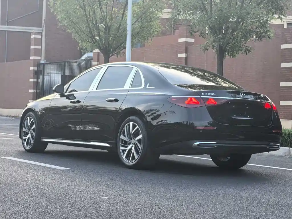 Mercedes-Benz E-Class E 2025 E 300 L Fashion