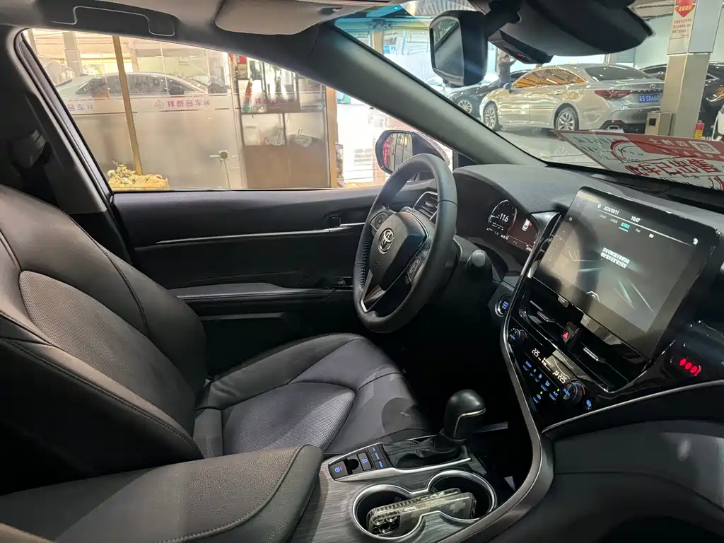 Toyota Camry — миниатюра 10