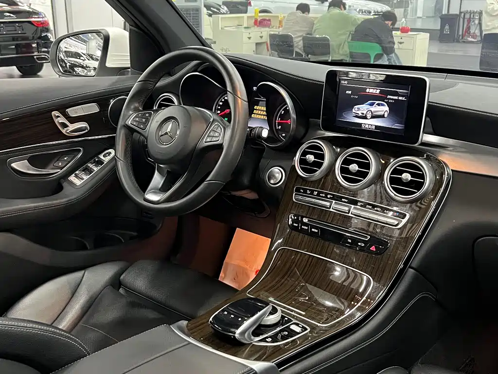 MERCEDES-BENZ GLC