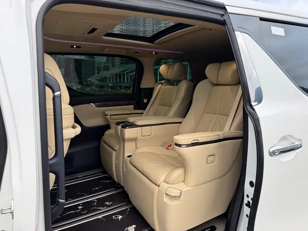 Toyota Vellfire — миниатюра 6