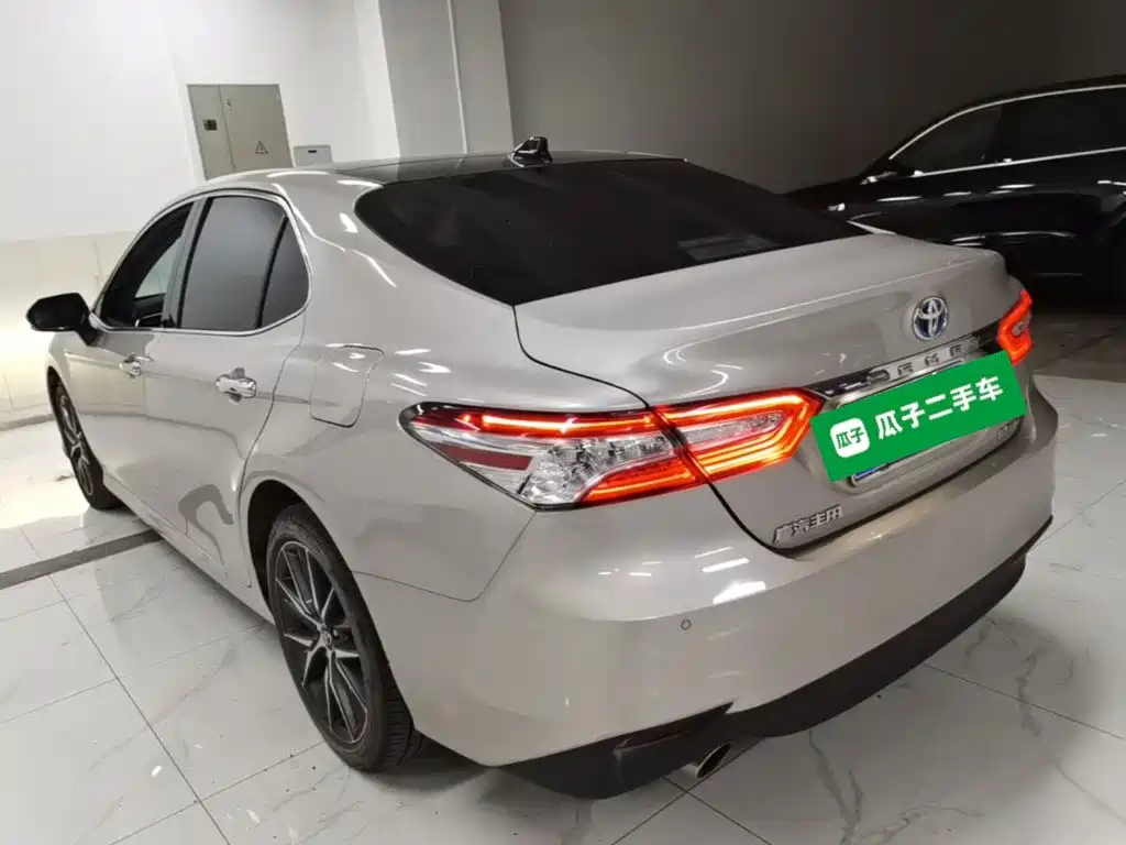 Toyota Camry — миниатюра 5