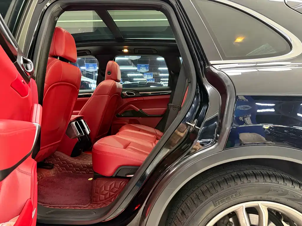 Porsche Cayenne — миниатюра 5
