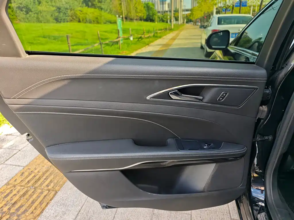 Ford Taurus — миниатюра 9