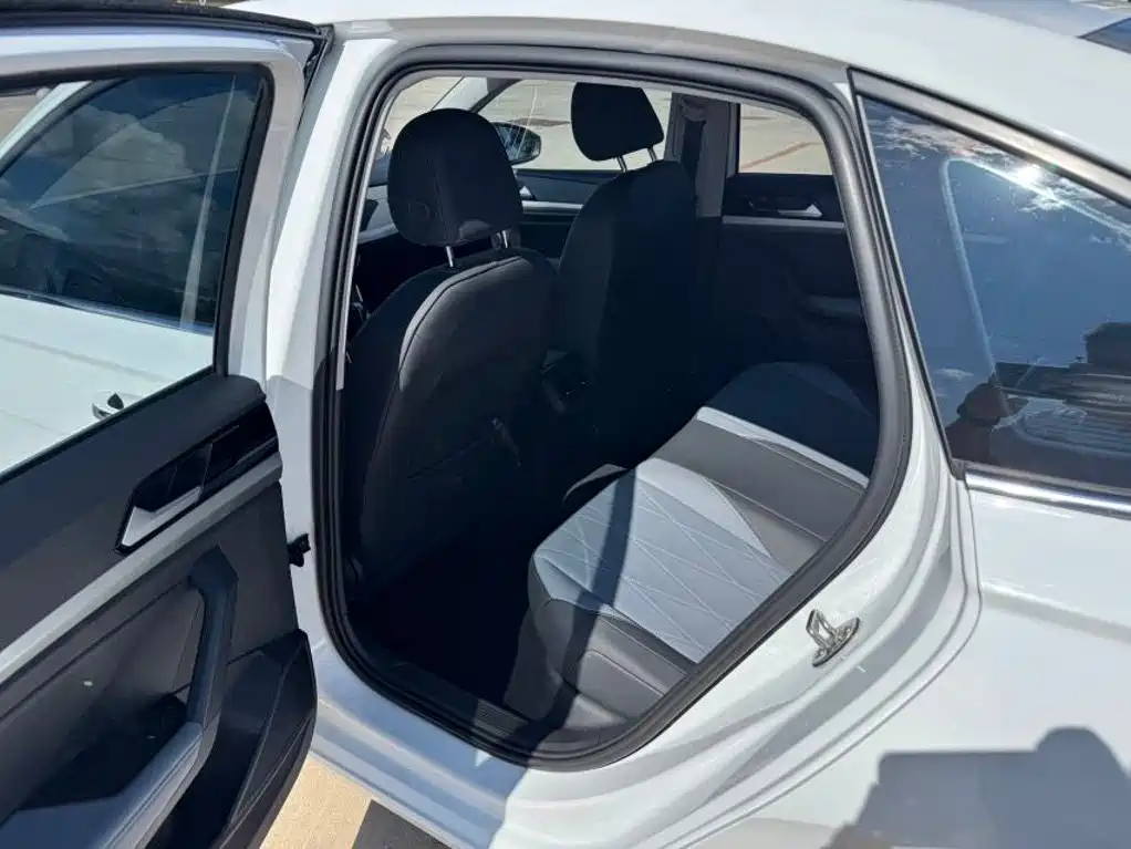Volkswagen Lavida — миниатюра 5