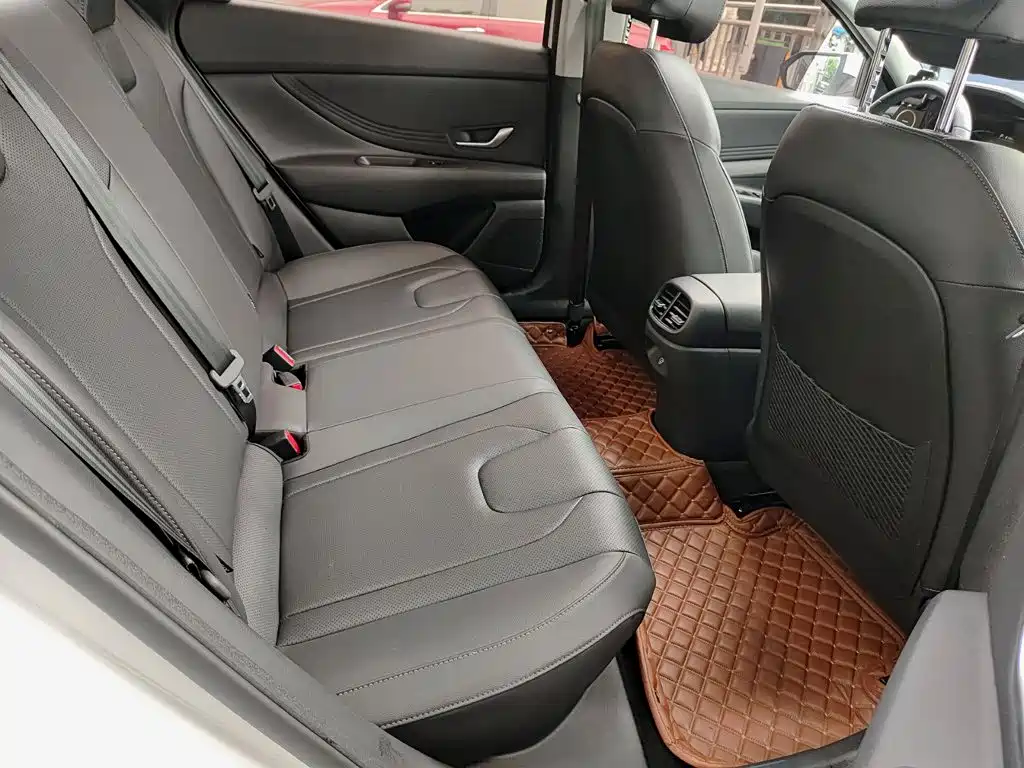 Hyundai Elantra — миниатюра 11