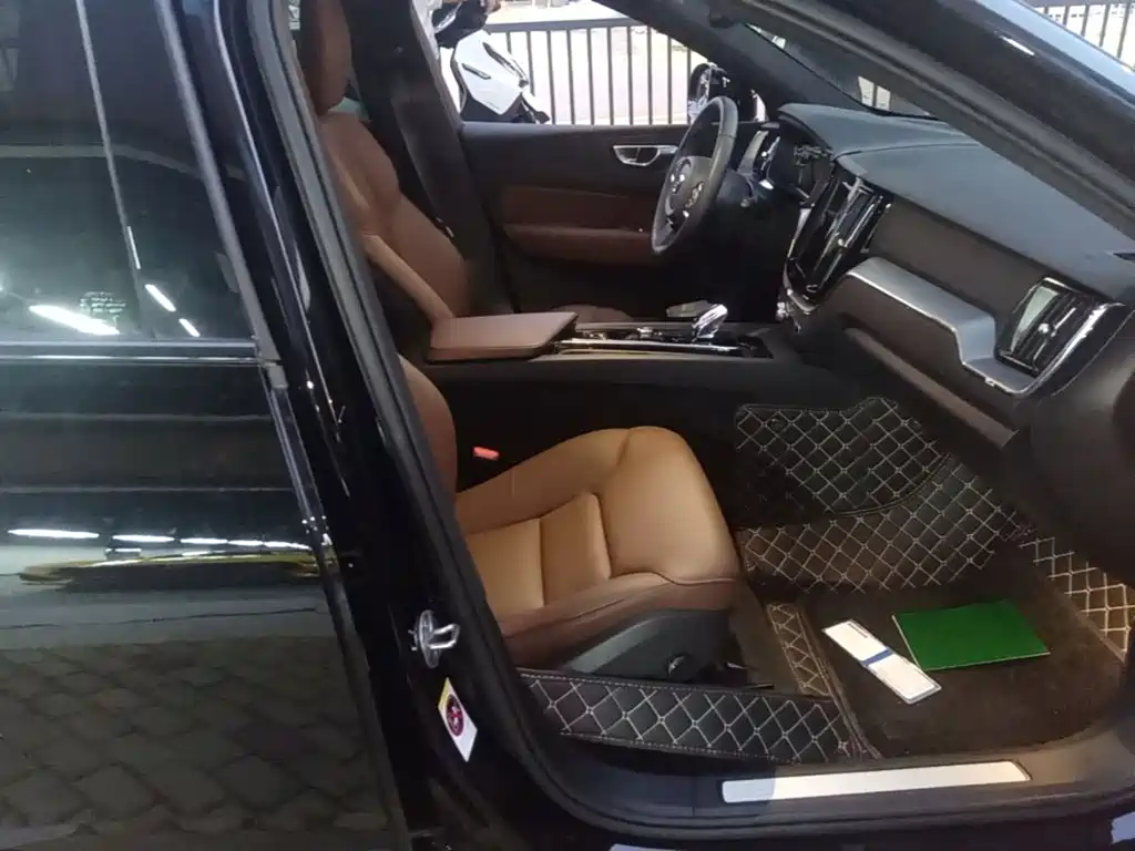 Volvo XC60 — миниатюра 20