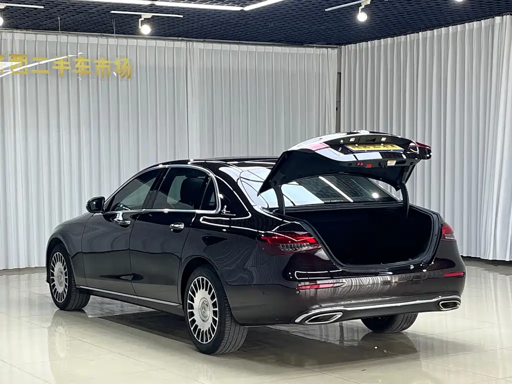 Mercedes-Benz E-Class — миниатюра 7