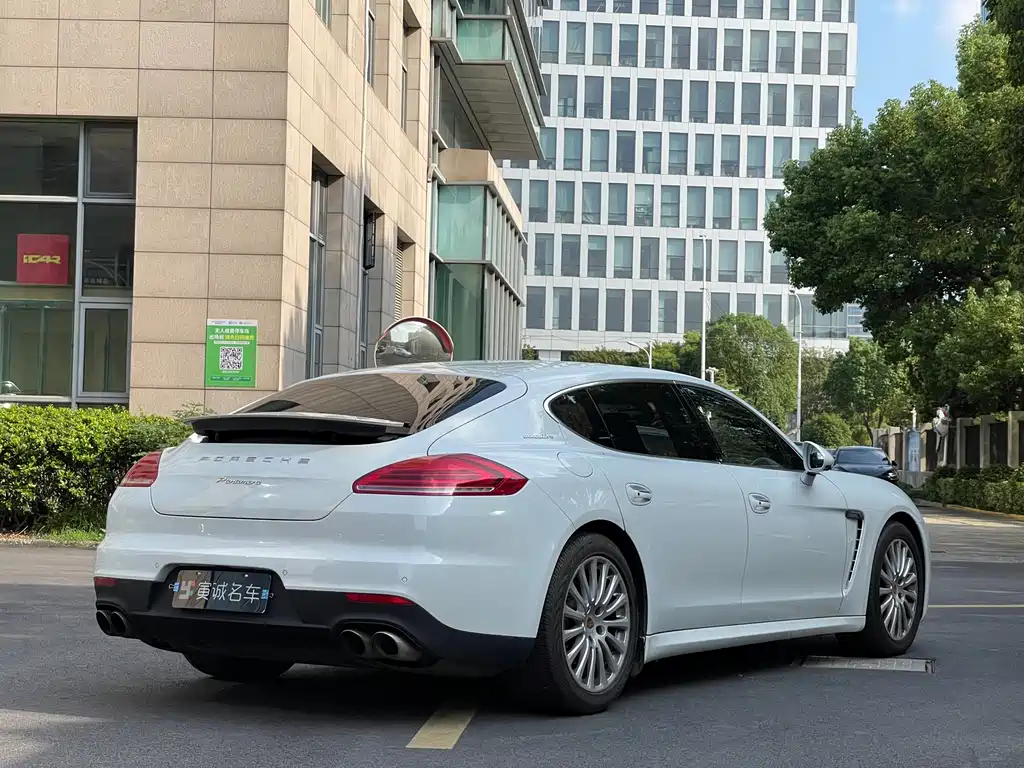 PORSCHE PANAMERA