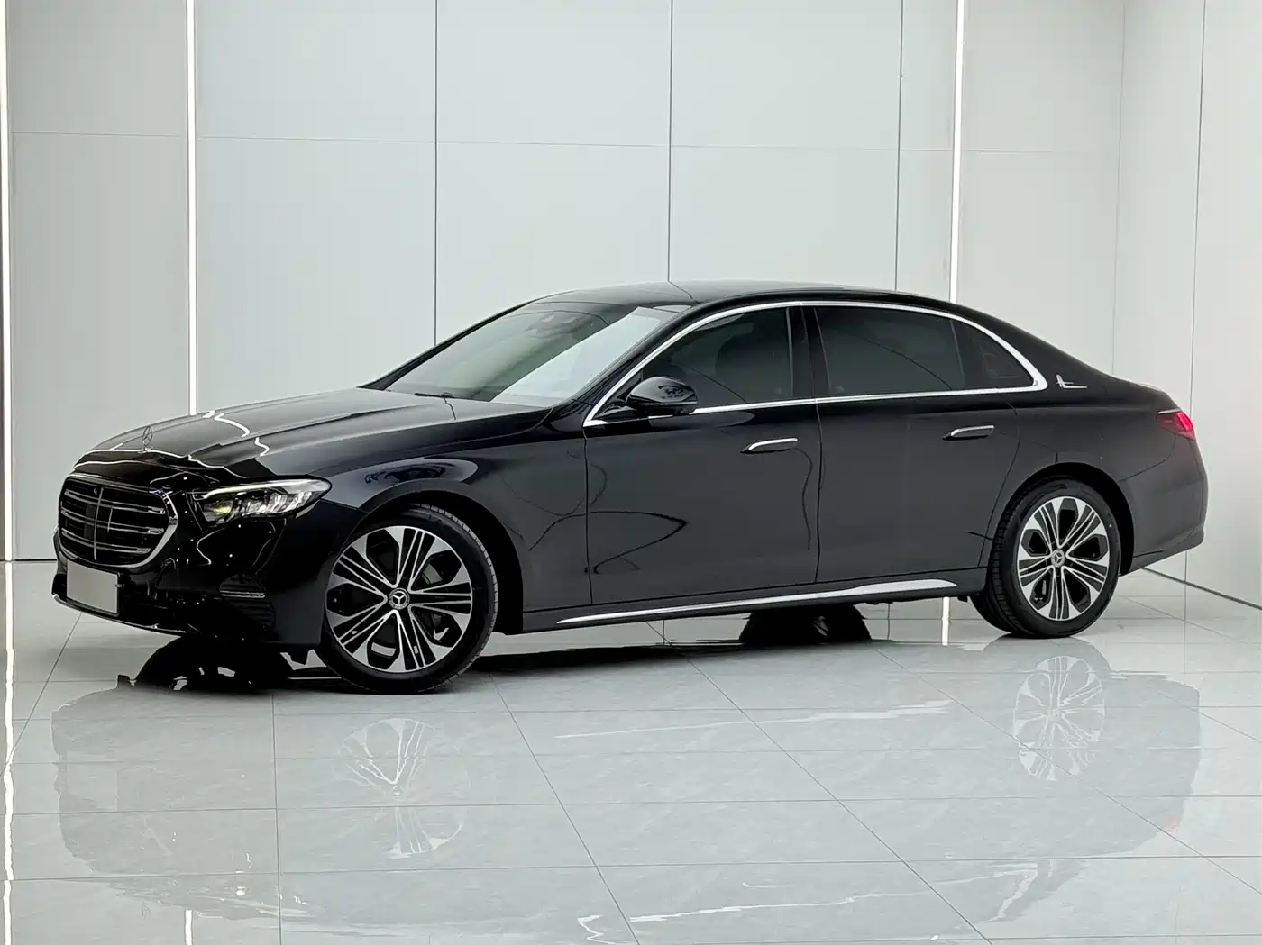 奔驰E级 2026款 E 300 L 豪华型 2025