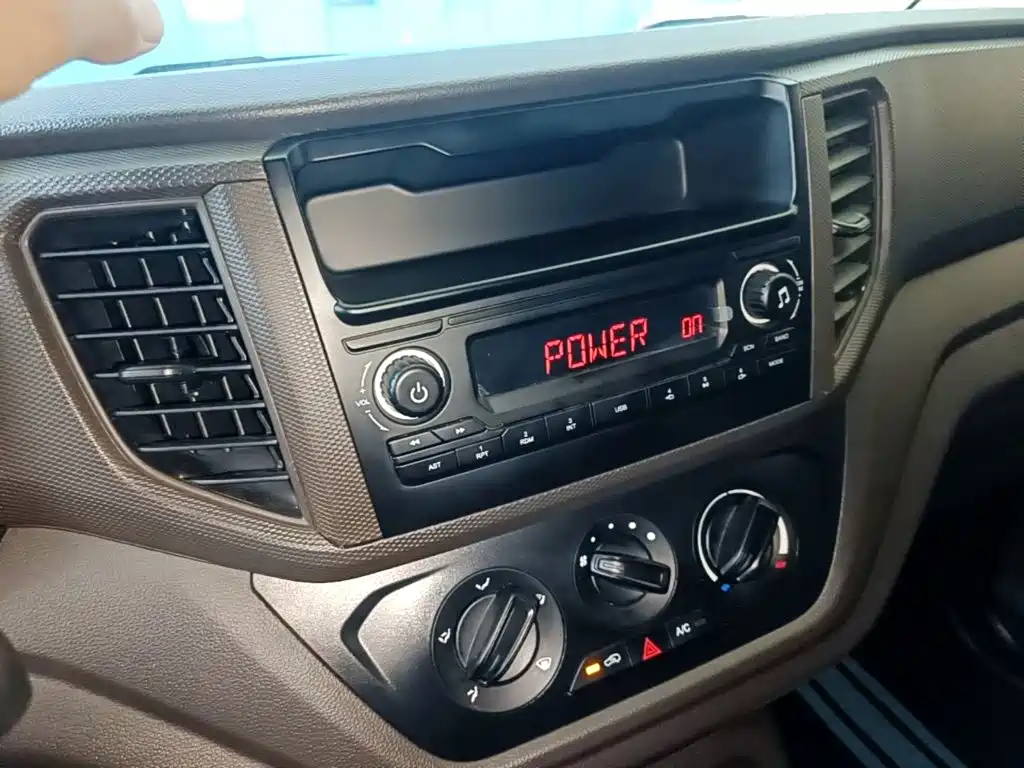 Wuling Hongguang V — миниатюра 13