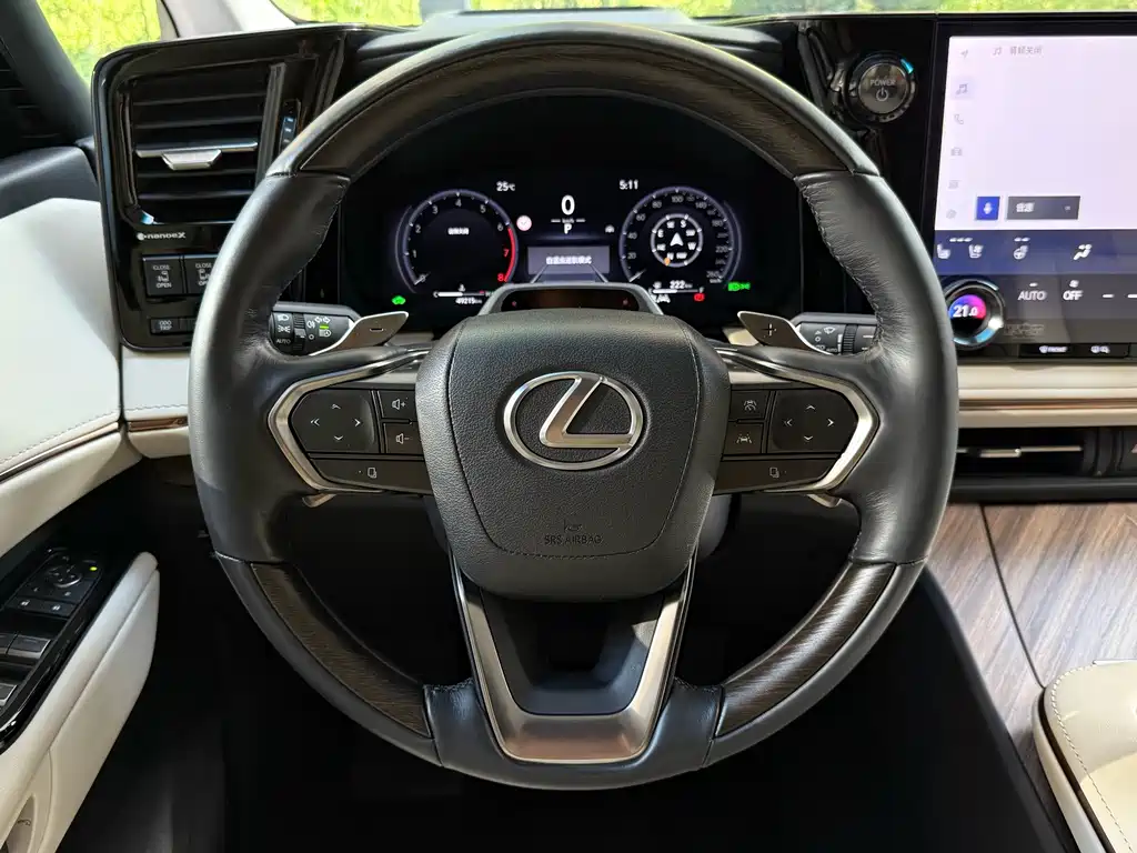 Lexus LM — миниатюра 13