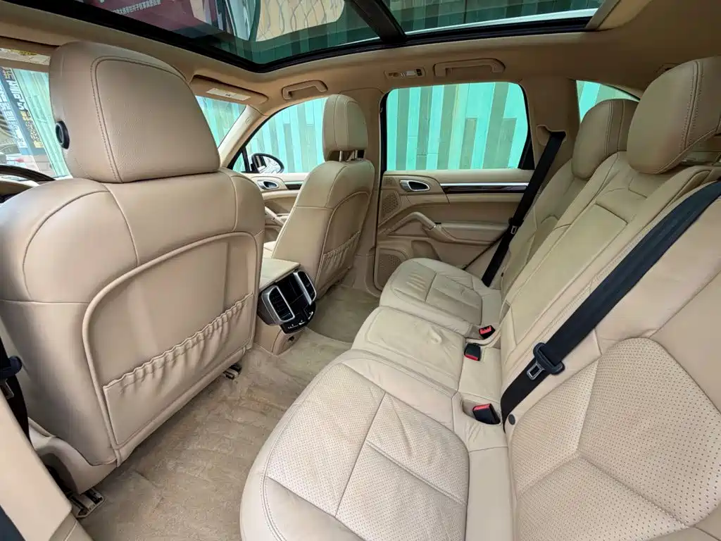 Porsche Cayenne — миниатюра 8
