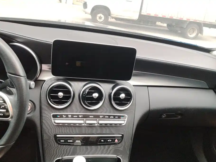 Mercedes-Benz C-Class — миниатюра 13