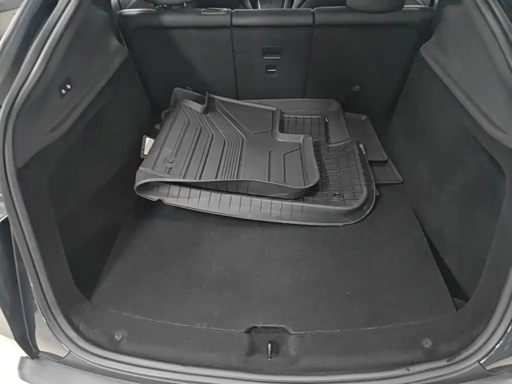 Tesla Model Y — миниатюра 19